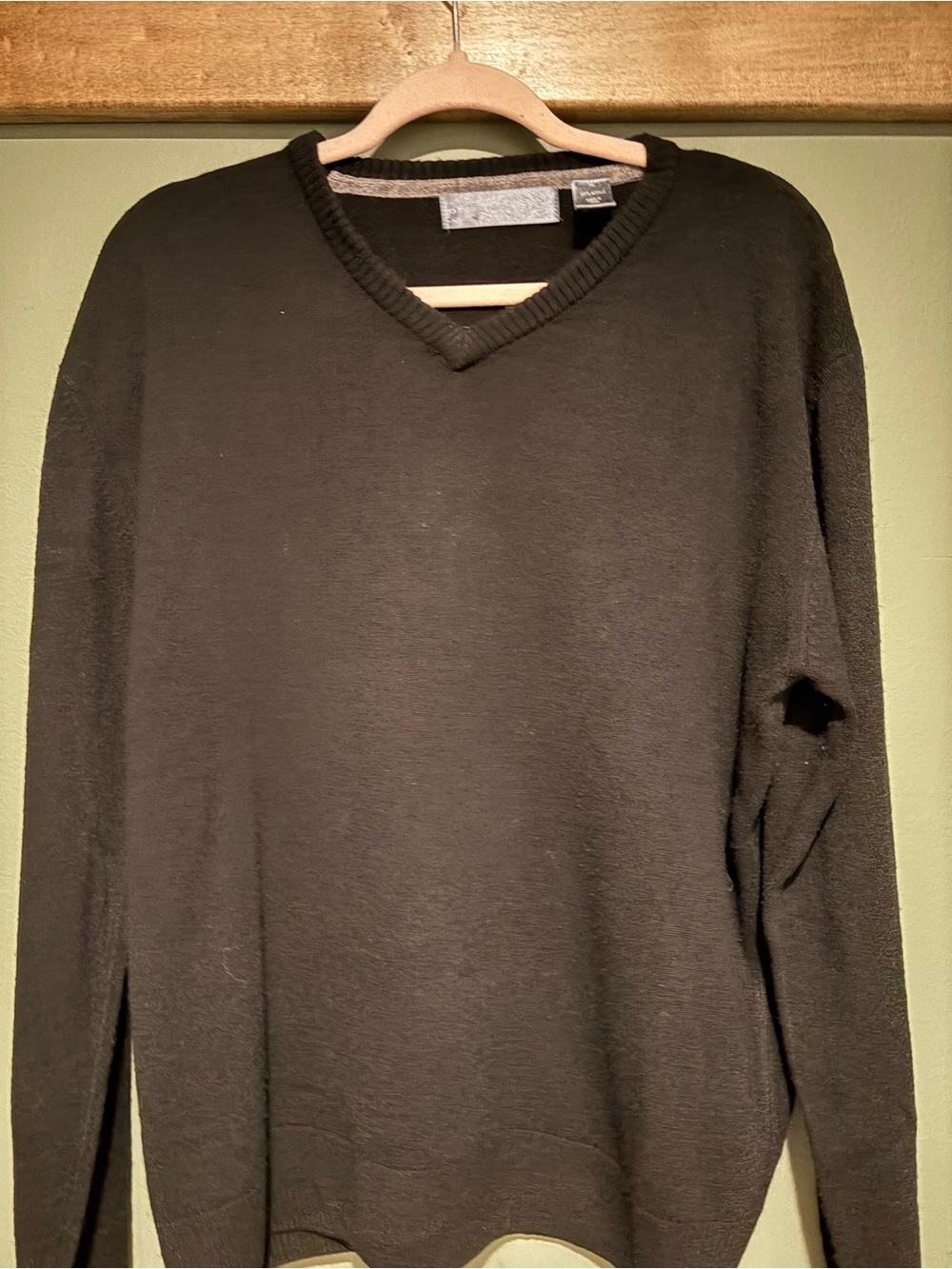 Oscar de la Renta Men's Black V-Neck Sweater